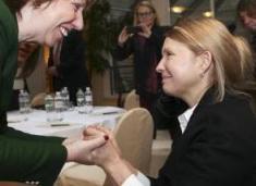 Exterior El jefe de Política de la Unión Europea de Ashton Saluda Comandante de la Oposición ucraniana durante Tymoshenko en Kiev Reunión en
